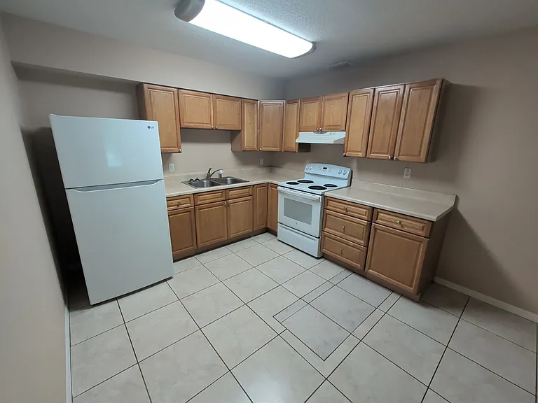 2560 E Constance Ct #4 — Photo 2