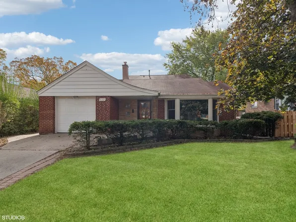 5107 Lee St, Skokie, IL 60077
