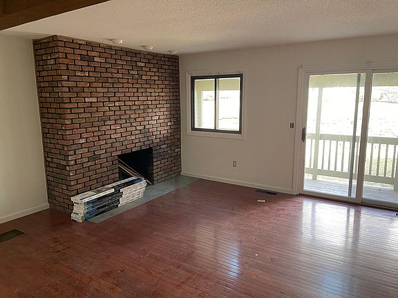 4th image of 705 Summer Hill Dr