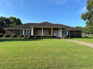 2104 Edwards Ave, Muscle Shoals, AL 35661
