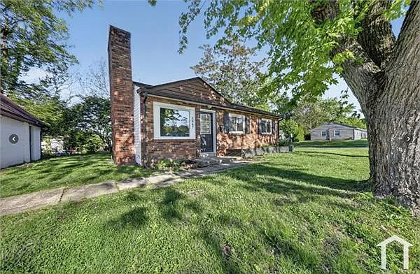 3 bed, 884 sqft, $1,625 — Photo 2