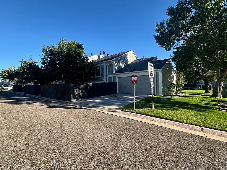 19606 Crestwood Ct — Photo 26