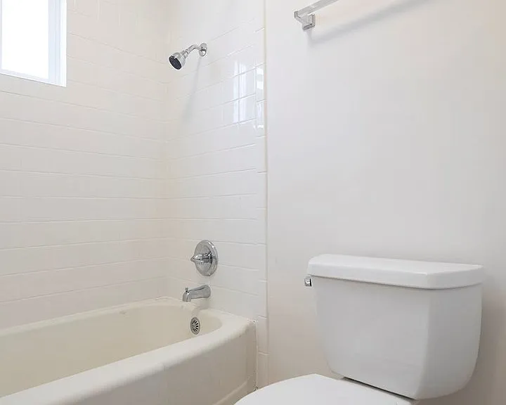 Fourth Avenue Apartments — Photo 8