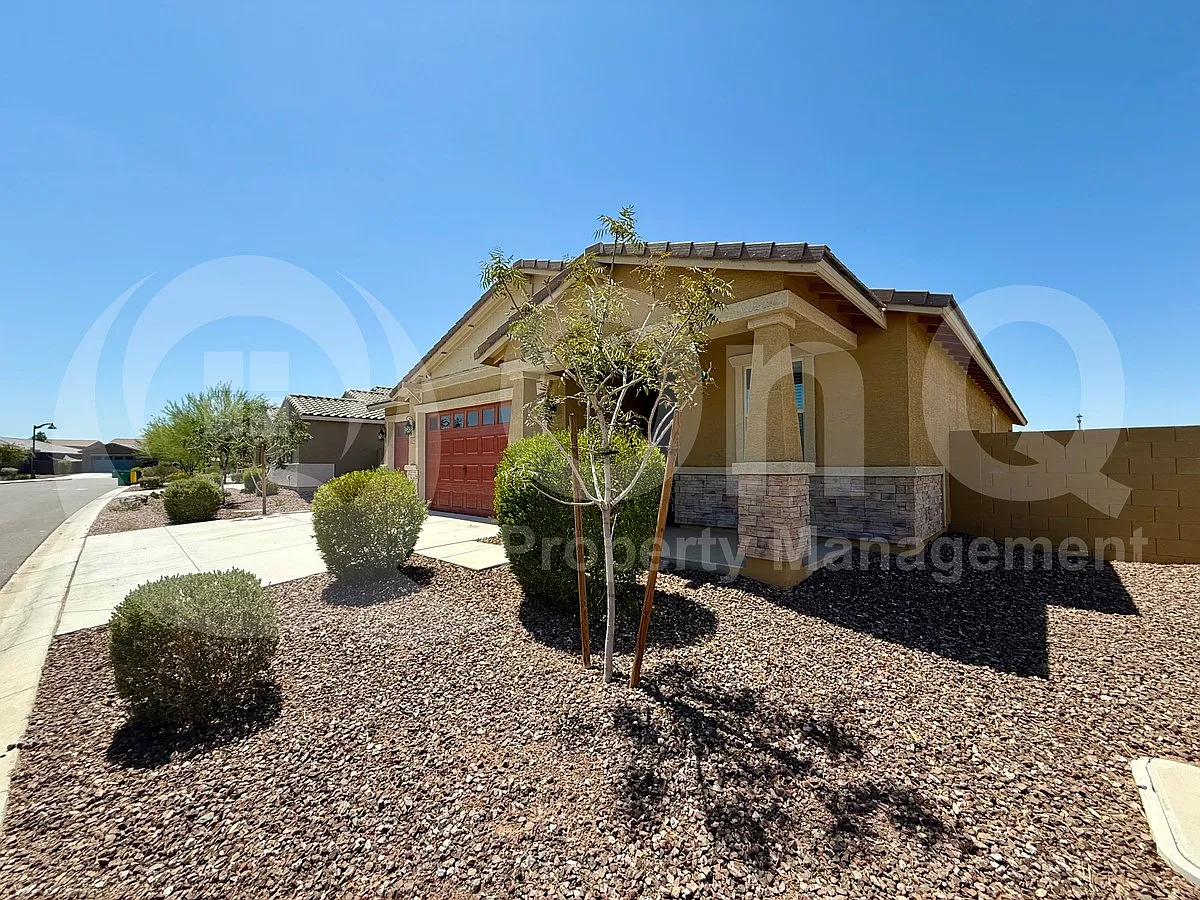 4 bed, 2.0 bath, 1827 sqft, $1,850 — Photo 3