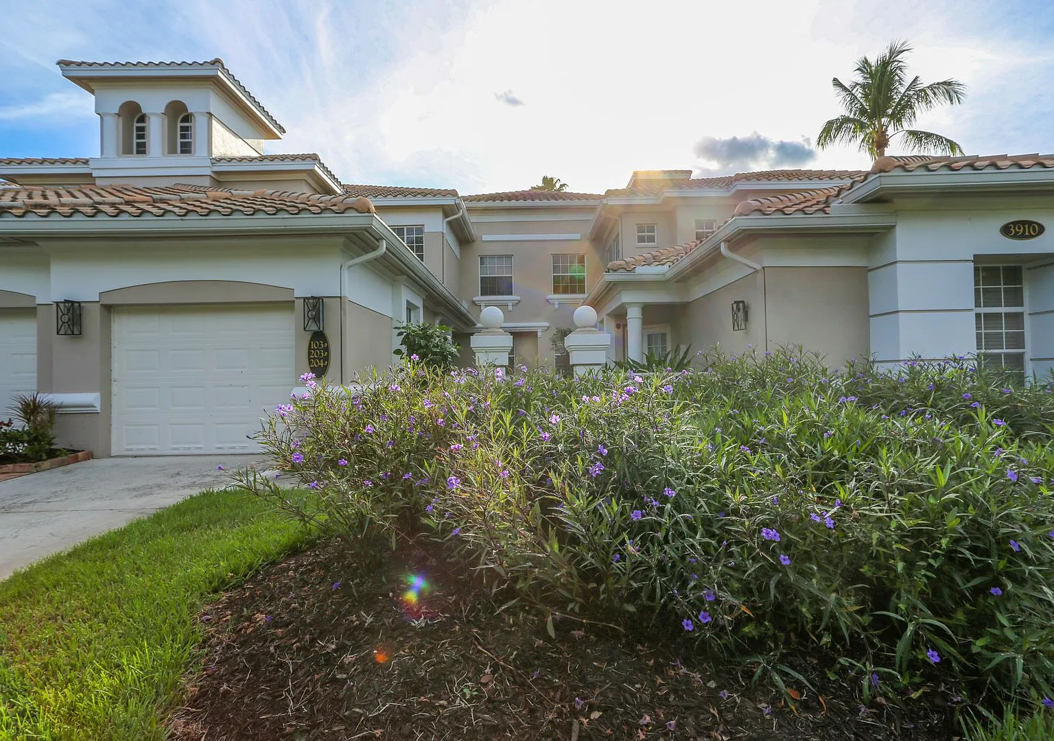 ** Fiddler's Creek 3/2 First Floor Home For Season ** Deer Crossing In Fiddler's Creek Gated ** — Photo 1