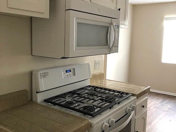 2nd image of 11930 Mayfield Ave APT 04