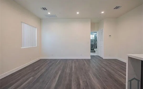 1 bed, 550 sqft, $2,000 — Photo 2