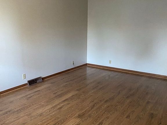 3rd image of 502 W Pine St