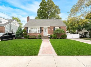 16 Downs Rd, Hempstead, NY 11550