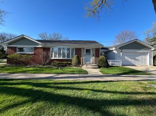 701 Wesley Dr, Park Ridge, IL 60068