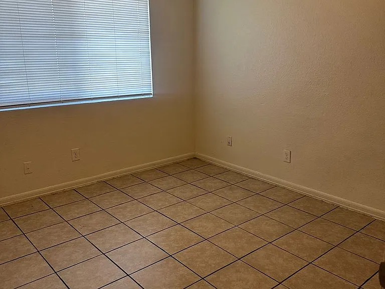 830 Astor Dr — Photo 6