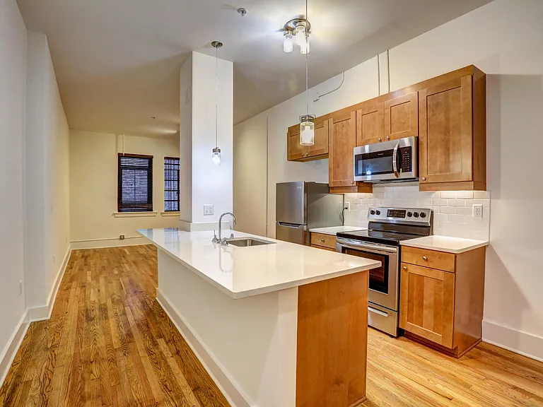 304A E Grace St #203 — Photo 8