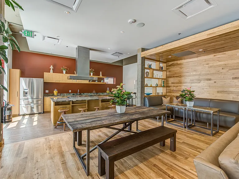 Skyline 1801 — Photo 13