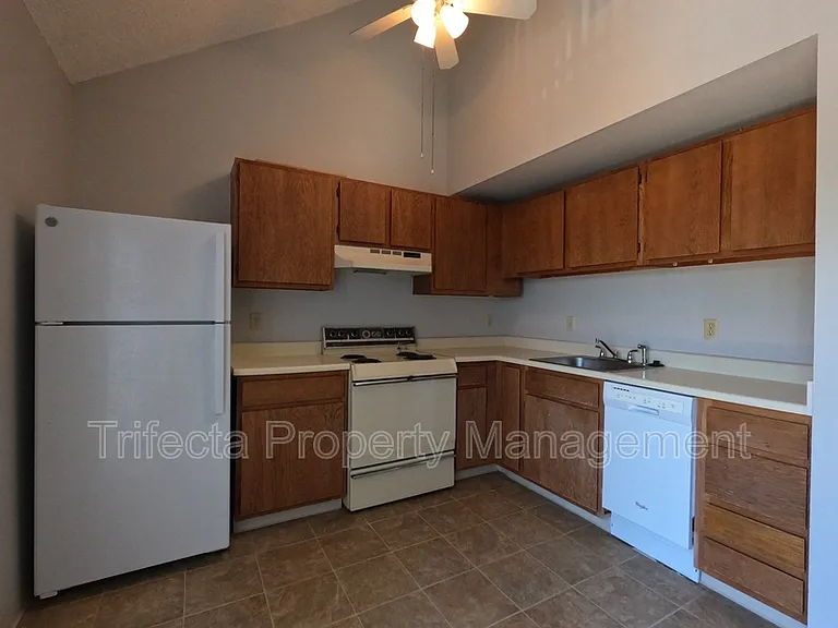 4501 Boardwalk Dr #P150 — Photo 5