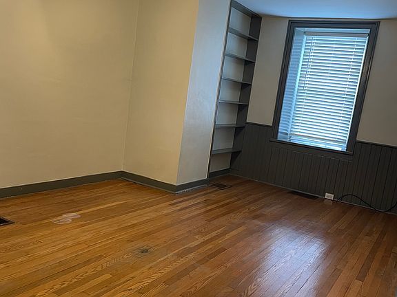 3rd image of 2156 Buchanan Trl E