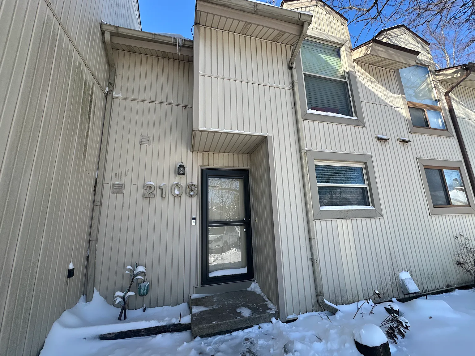 2106 Melrose Dr photo 1