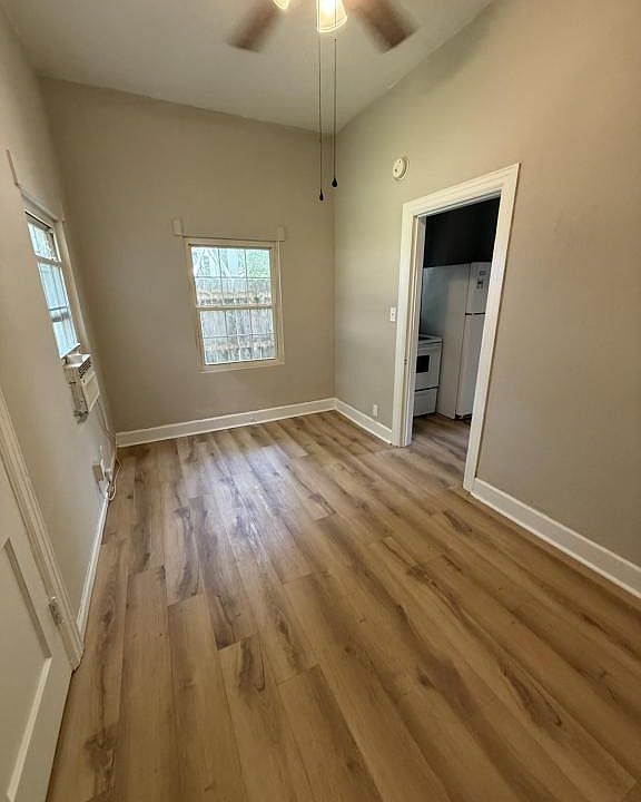 2nd image of 828 Chestnut Ave