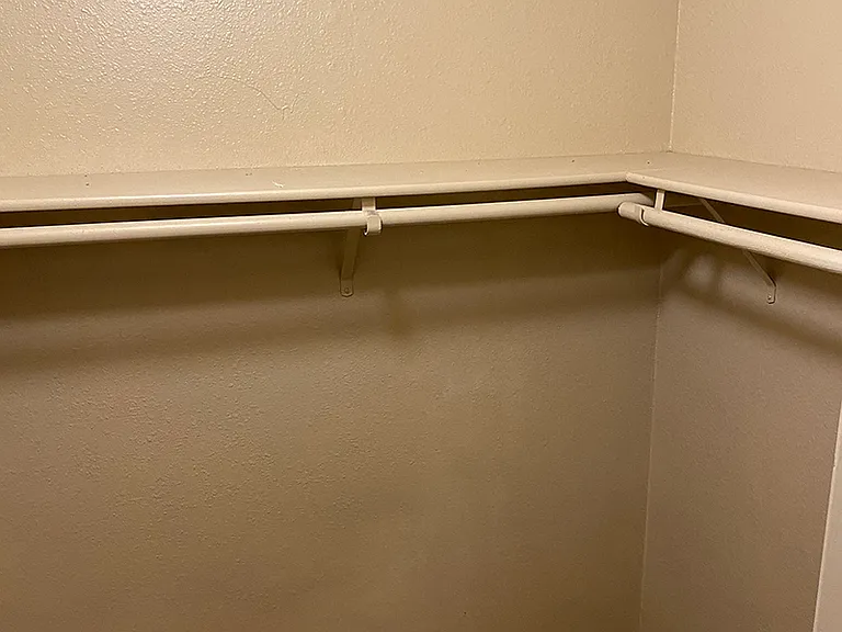 Iron Horse Apartments — Photo 5