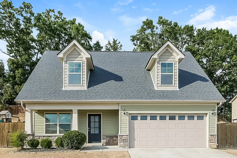 3 bed, 2.5 bath, 1589 sqft, $2,300 — Photo 1