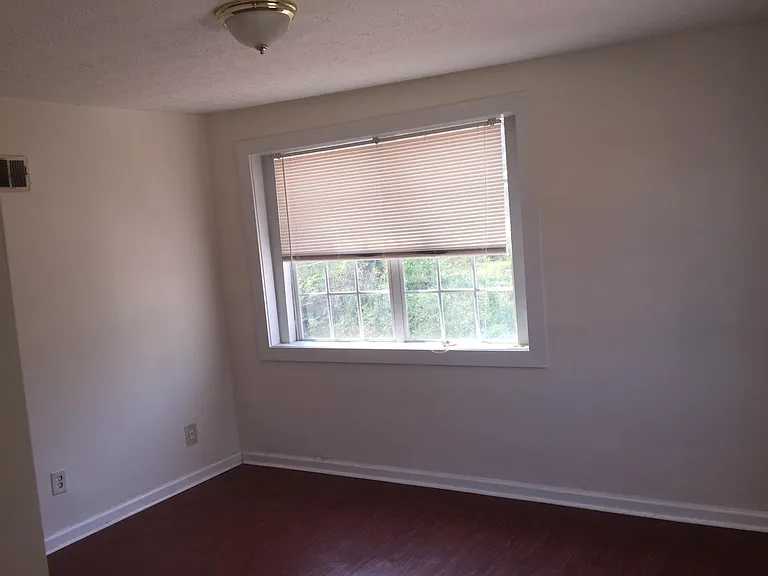 1002 Martin St SE #C — Photo 9