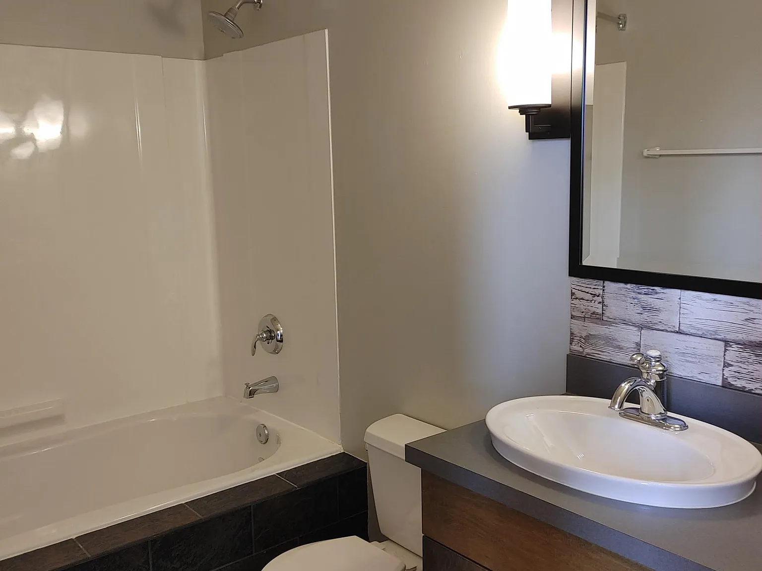 Helix Realty- The Original SOHO LOFTS — Photo 4