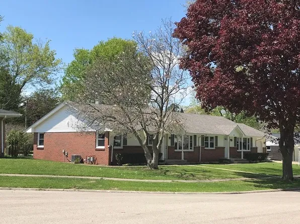 5271 Village Ct, Rockford, IL 61108