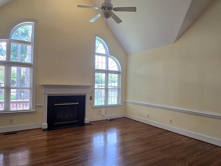 4208 Leicester Ct — Photo 17