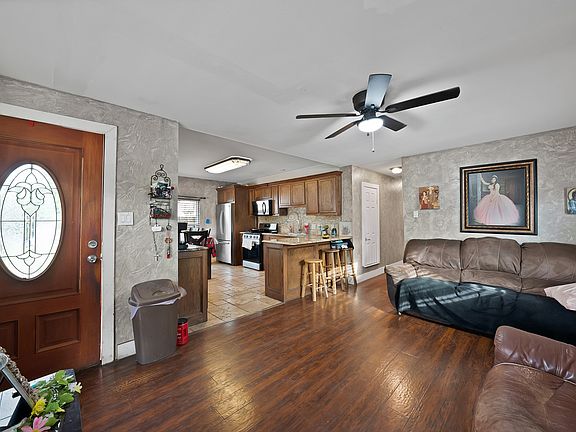 5th image of 230 W Jerden Ln