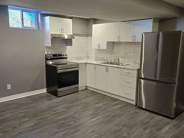 10 Lambton Ave — Photo 10