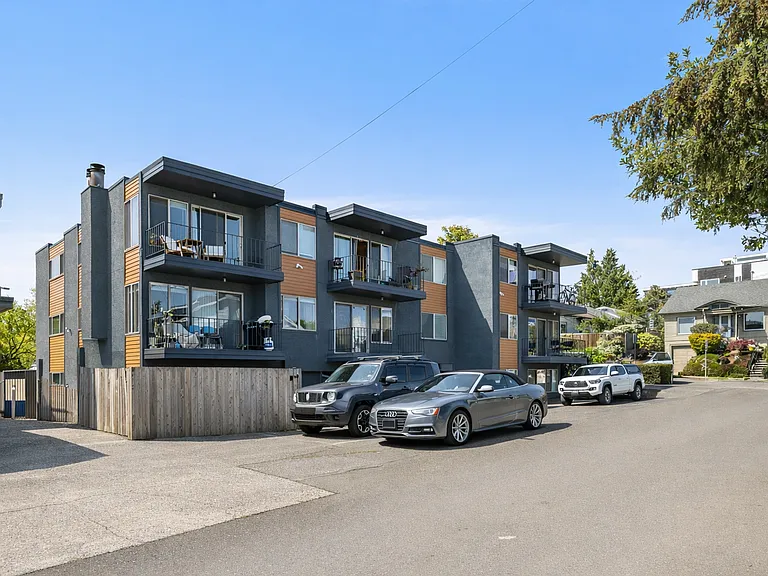 Carmel Apartments — Photo 26