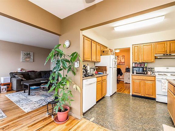 3rd image of 22 Florence Ave APT 27C