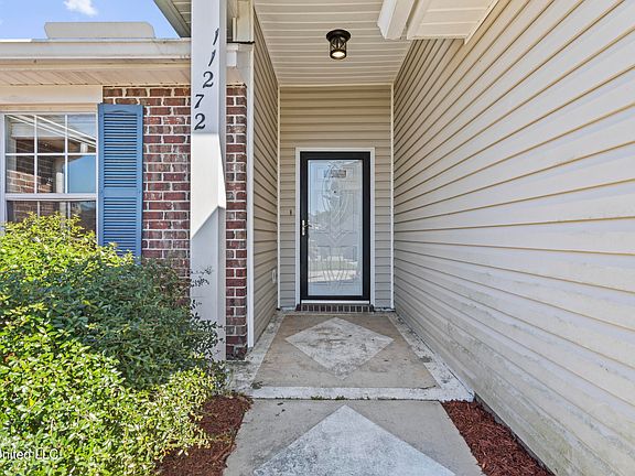 3rd image of 11272 Riverbend Dr