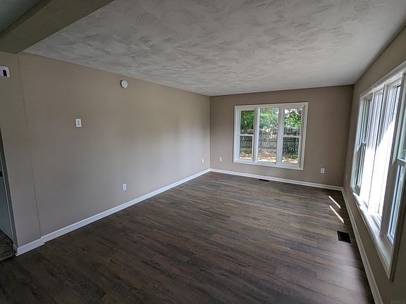 5th image of 3061 W Broadway