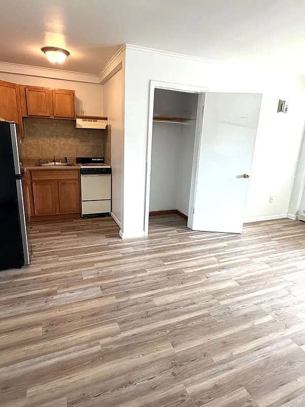 1 bed, 1.0 bath, 402 sqft, $1,125 — Photo 2