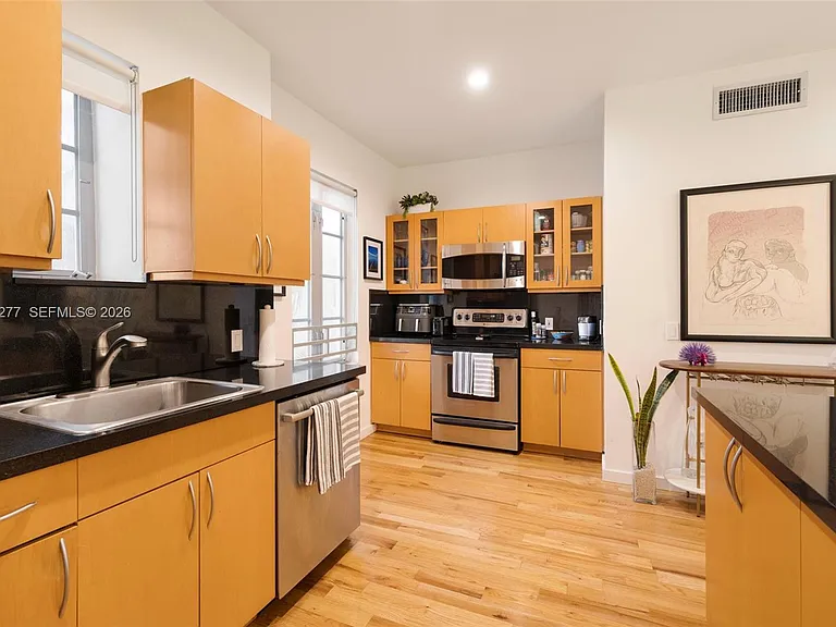 1551 Lenox Ave #8 — Photo 9