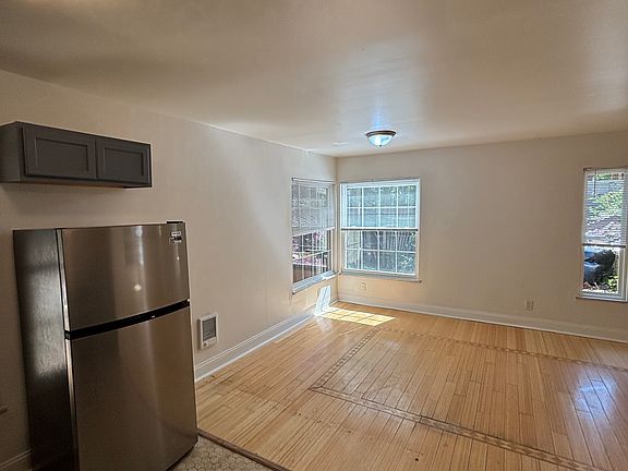 4th image of 4600 Hamilton Ave #1