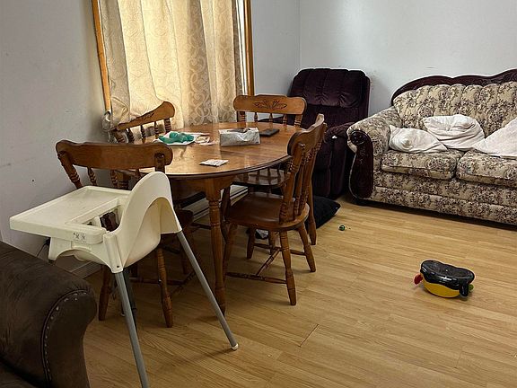 5th image of 1696 Victoria Rd