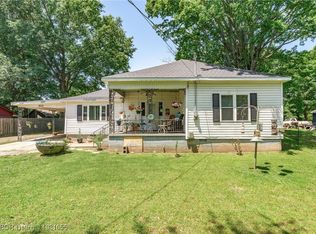 303 N 4th St, Lavaca, AR 72941