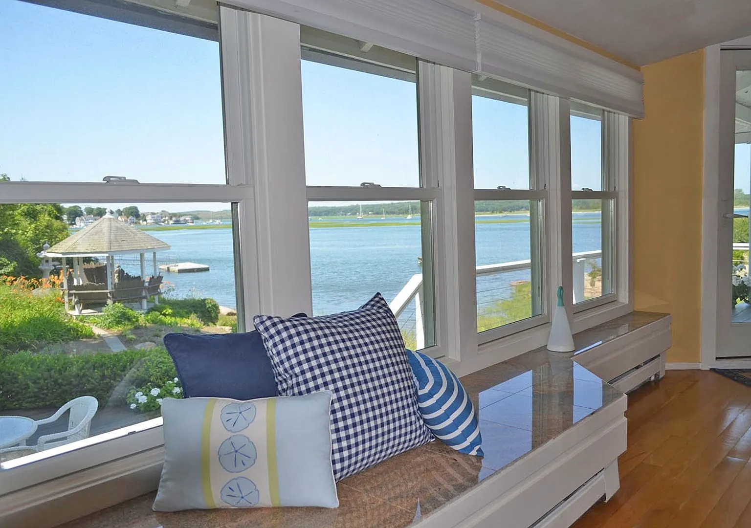Waterfront Winter Rental: Sunset Cove (Utilities Included) — Photo 4
