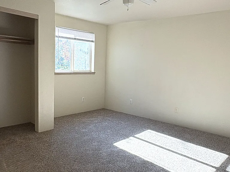 2042 Campus Dr #4 — Photo 6
