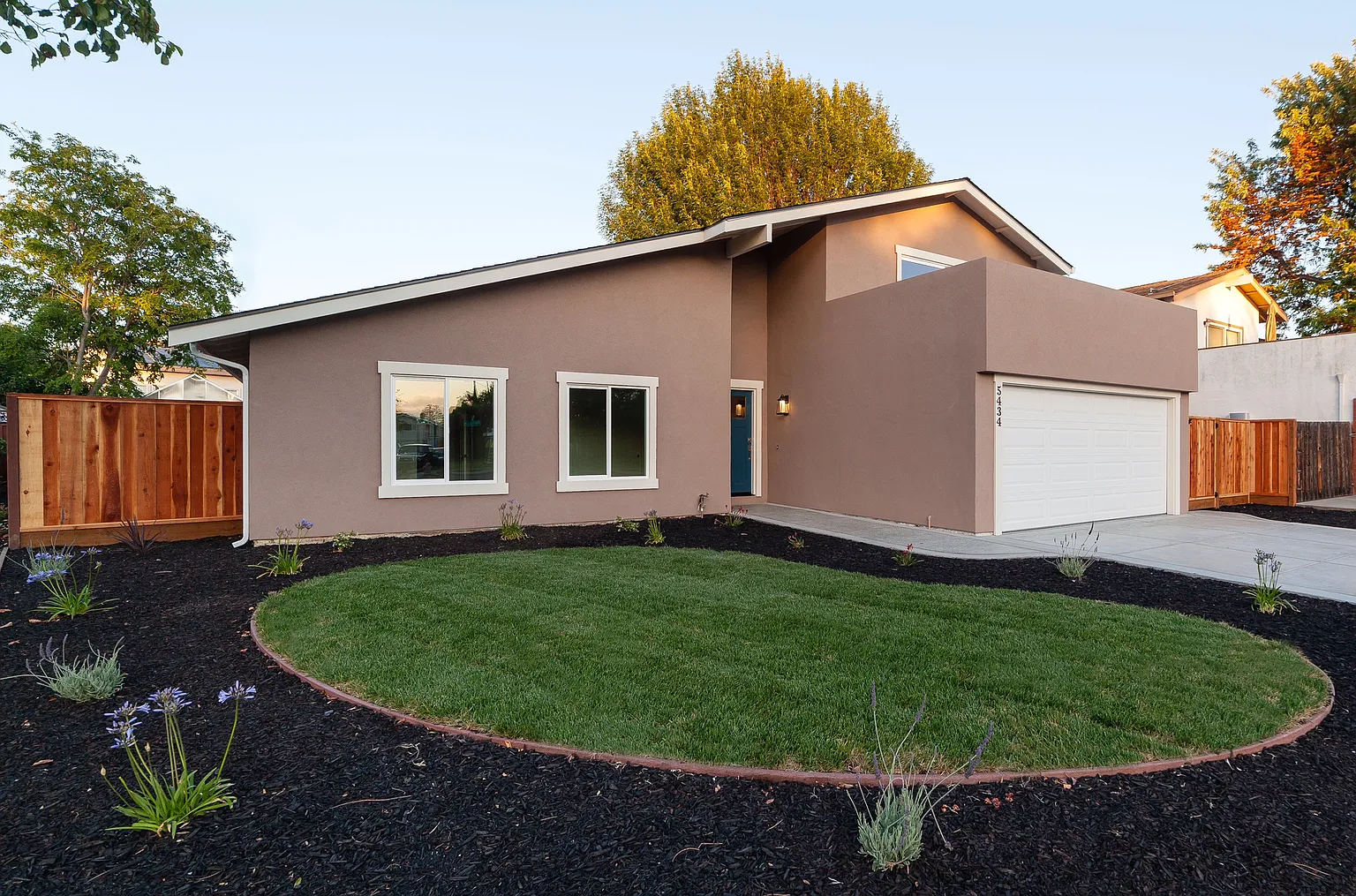 5434 Betty Cir photo 1