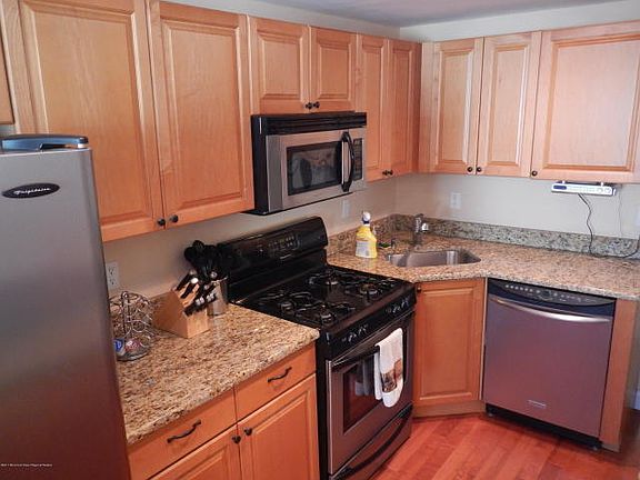 4th image of 54 Carteret Ave