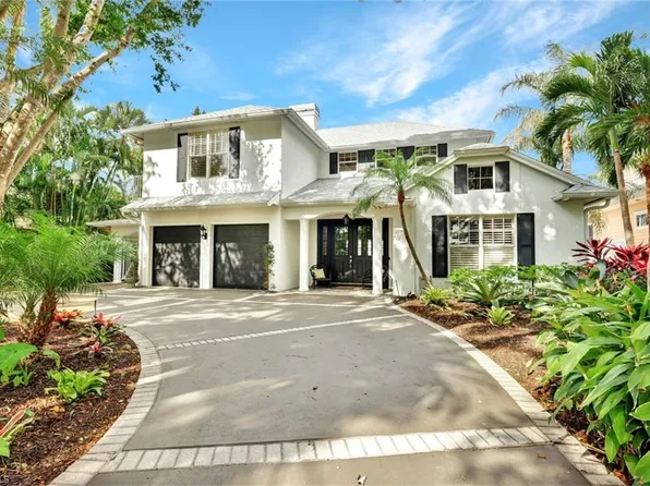 255 2nd Ave N, Naples, FL 34102