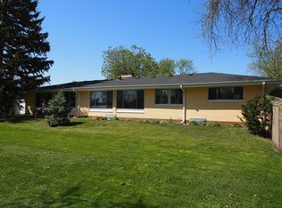 657 S Elmhurst Rd, Wheeling, IL 60090