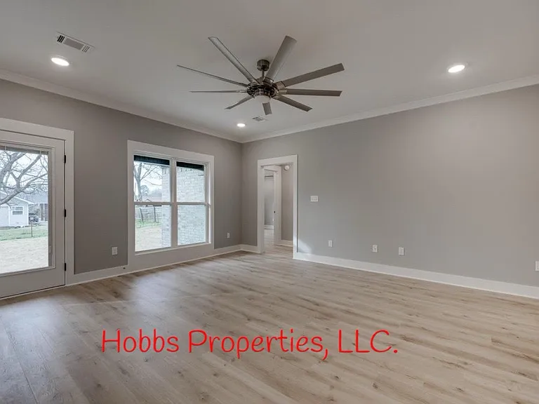 209 N Griffin St — Photo 4