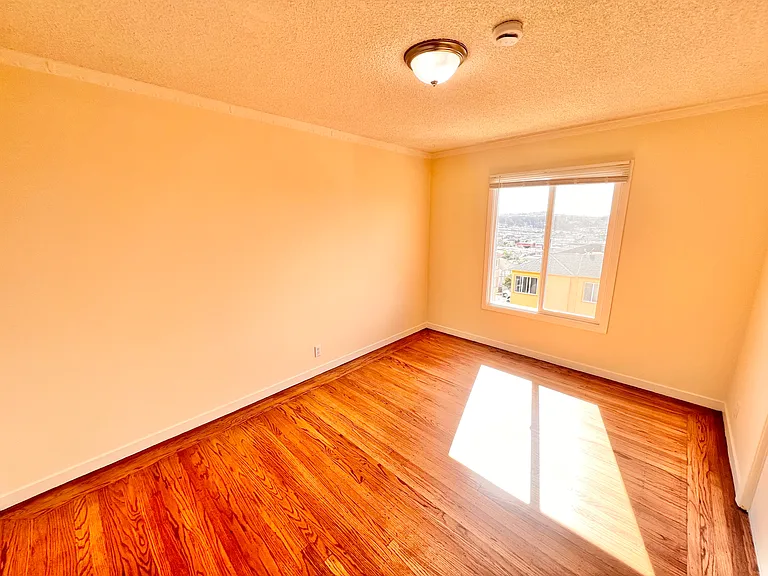 266 Abbot Ave #4 — Photo 3