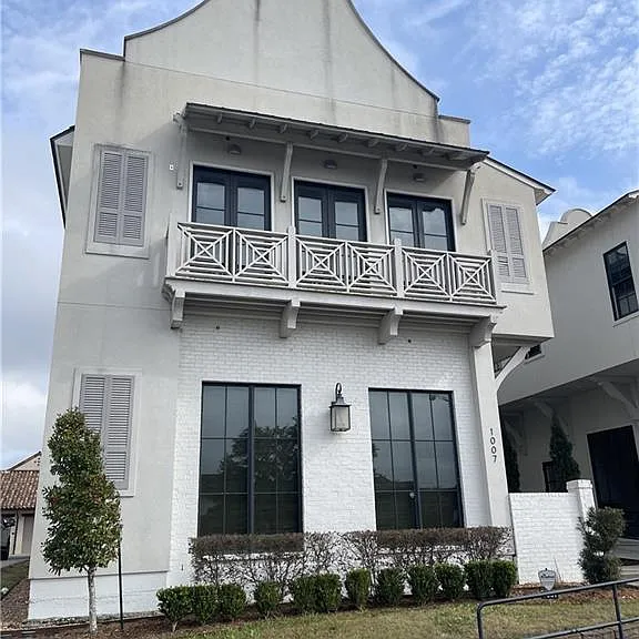 1007 Camellia Blvd #201 — Photo 1