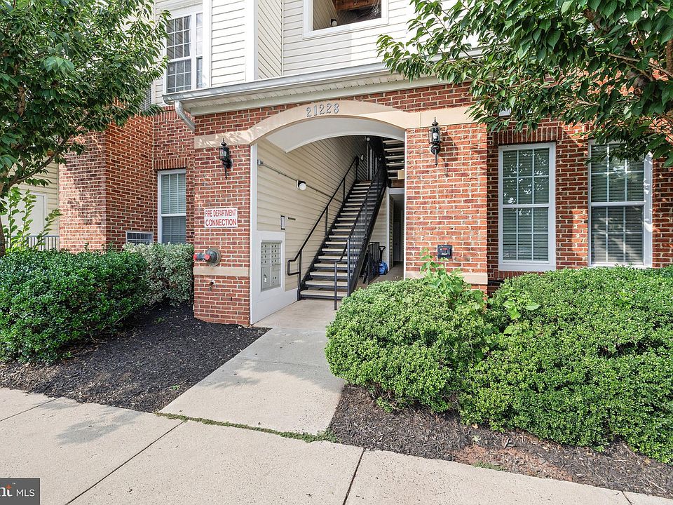 1st image of 21228 McFadden Sq Unit 313