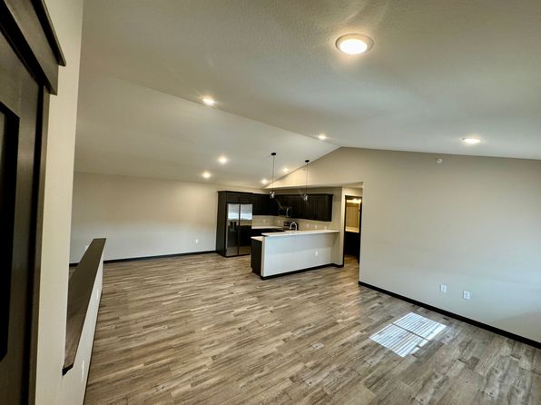 699 Glacier Dr