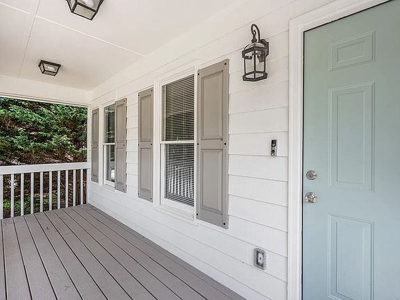 3rd image of 14 Villa Rosa Ln